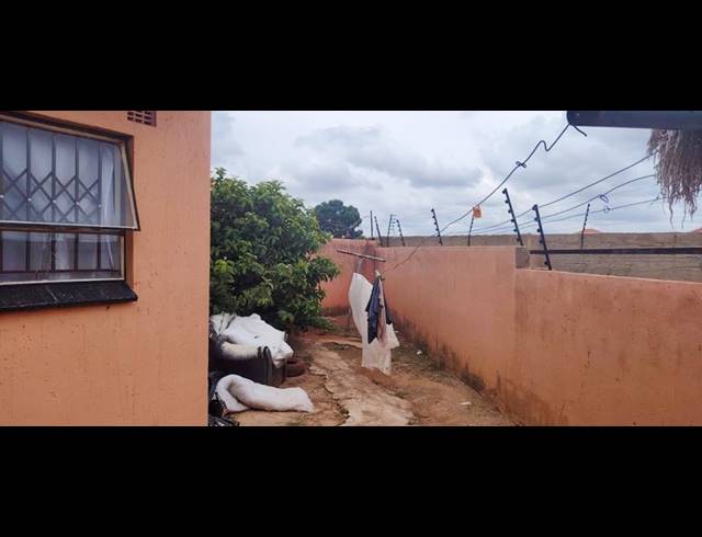 8 BEDROOM HOUSE FOR SALE IN PROTEA GLEN